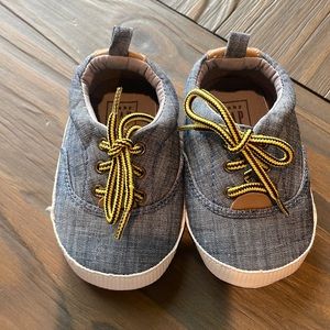 Never worn, Baby Gap walker shoe! Adorable for Fall! Size 12-18 months!